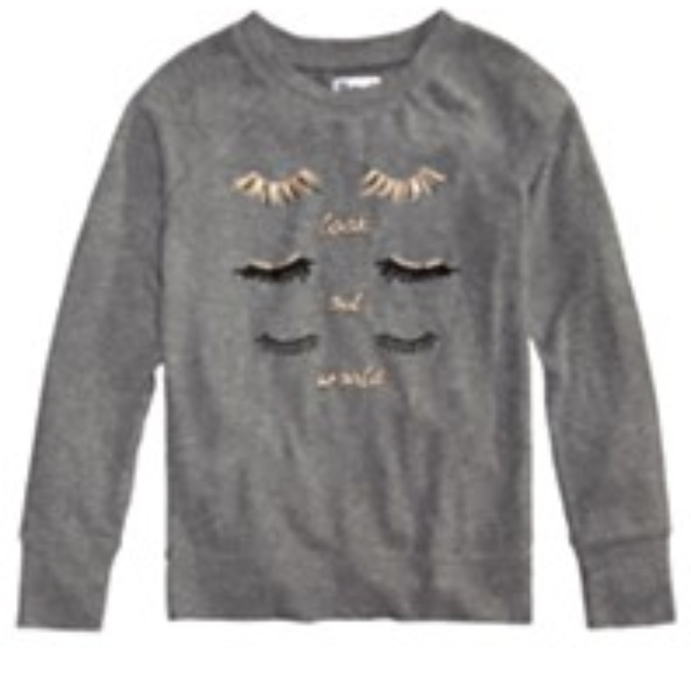 T-shirt long sleeve, sweater, cozy sweatshirt